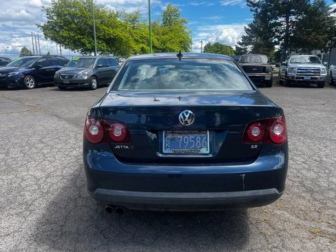Used 2009 Volkswagen Jetta SE FWD image 4