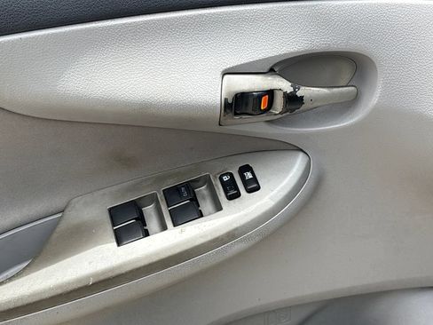 Used 2013 Toyota Corolla LE FWD image 17