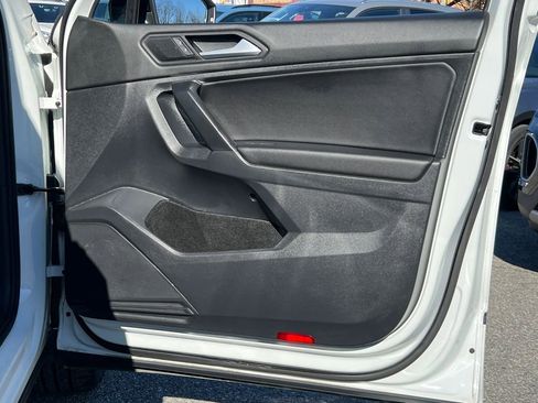 Used 2021 Volkswagen Tiguan SE R-Line image 11