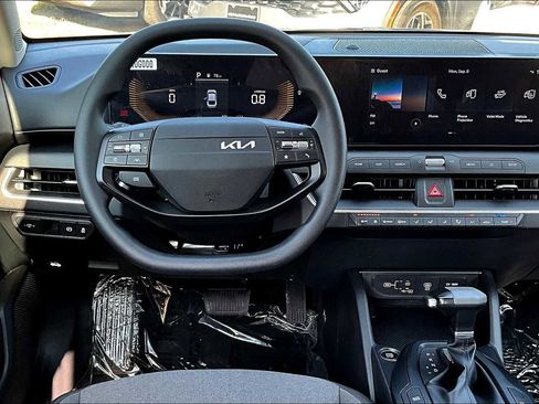 Certified 2025 Kia K4 LXS FWD image 6