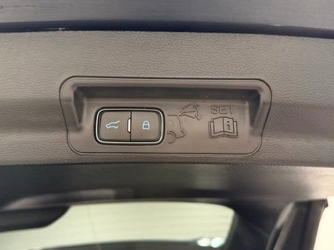 Used 2023 Ford Explorer XLT image 37