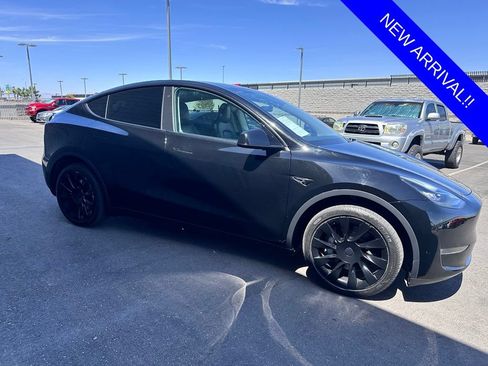 Used 2023 Tesla Model Y Long Range AWD/4WD image 5