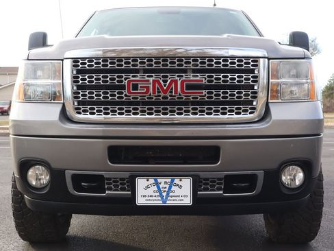 Used 2014 GMC Sierra 2500 Denali w/ Suspension Package, Off-Road image 13