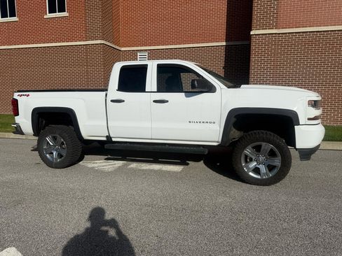 Used 2016 Chevrolet Silverado 1500 Custom w/ Custom Convenience Package AWD/4WD image 19