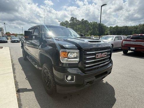 Used 2018 GMC Sierra 2500 SLT w/ Duramax Plus Package AWD/4WD image 9