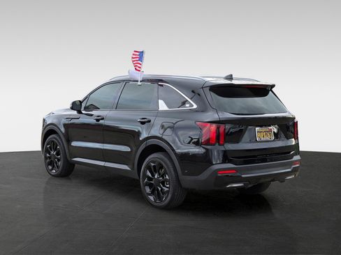 Used 2025 Kia Sorento EX w/ Panoramic Sunroof Package image 7