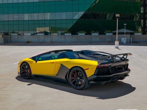 Used 2016 Lamborghini Aventador LP 700-4 AWD/4WD image 4