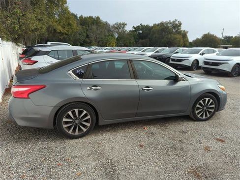 Certified 2017 Nissan Altima 2.5 SV image 2