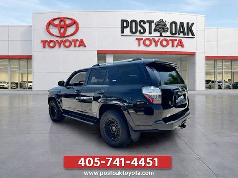 Used 2021 Toyota 4Runner SR5 AWD/4WD image 10