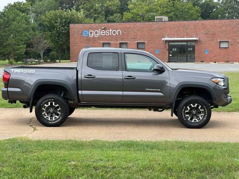 Used 2019 Toyota Tacoma TRD Off-Road w/ TRD Premium Off Road Package AWD/4WD image 6