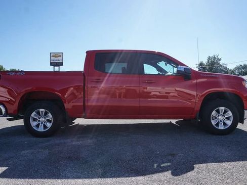 Used 2025 Chevrolet Silverado 1500 LT AWD/4WD image 3