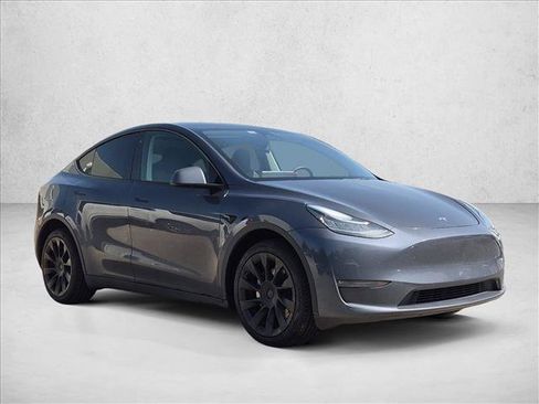 Used 2023 Tesla Model Y Long Range AWD/4WD image 3