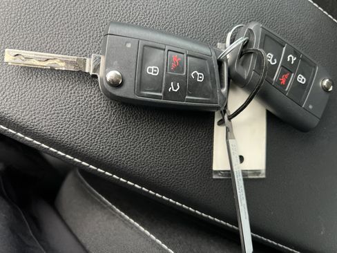 Certified 2025 Volkswagen Jetta S image 32