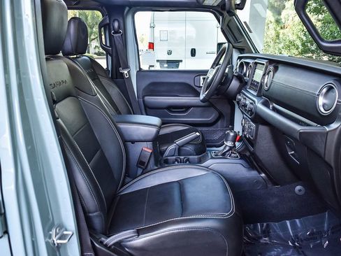 Used 2023 Jeep Wrangler Unlimited Sahara image 16