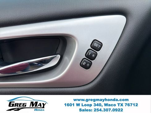 Used 2019 Nissan Pathfinder SL FWD image 23