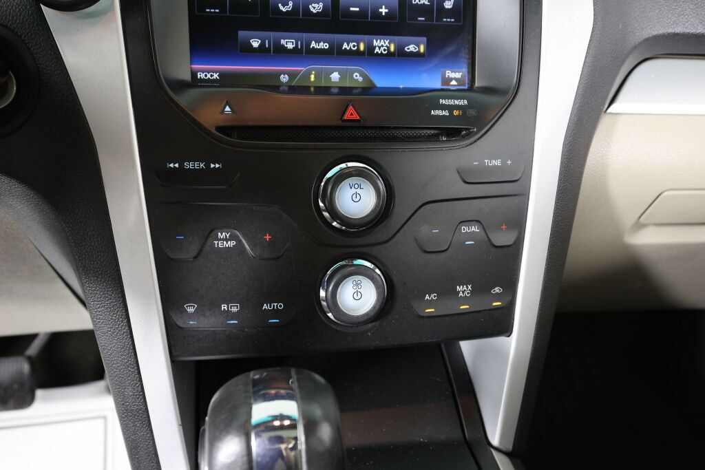 Used 2014 Ford Explorer XLT w/ Equipment Group 202A FWD image 36