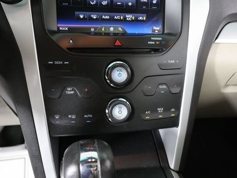 Used 2014 Ford Explorer XLT w/ Equipment Group 202A FWD image 36