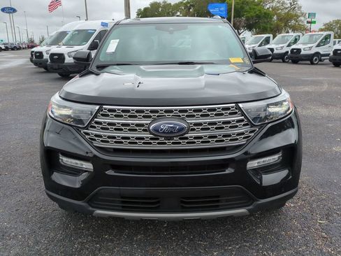 Used 2022 Ford Explorer Limited w/ Equipment Group 301A RWD image 2