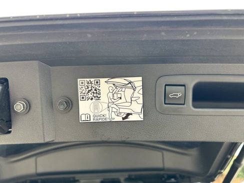 Used 2023 Toyota Highlander Platinum FWD image 11