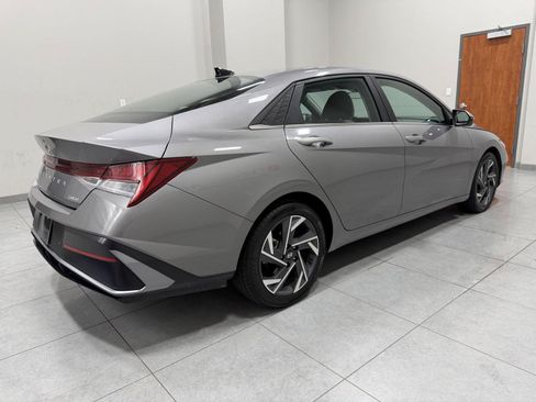 Used 2024 Hyundai Elantra Limited FWD image 5