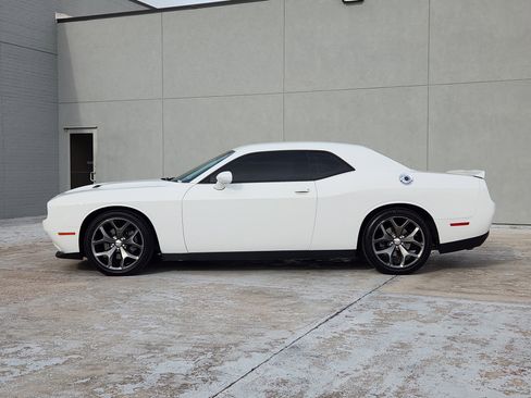 Used 2016 Dodge Challenger SXT RWD image 4