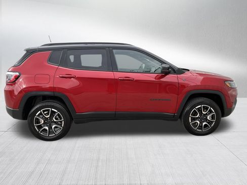 Used 2025 Jeep Compass Trailhawk AWD/4WD image 5