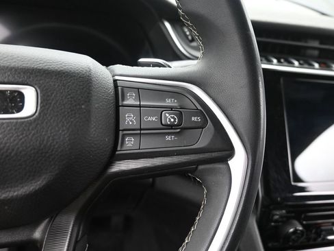 Used 2024 Jeep Grand Cherokee Laredo image 31