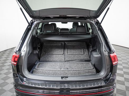 Used 2023 Volkswagen Tiguan SE R-Line FWD image 8