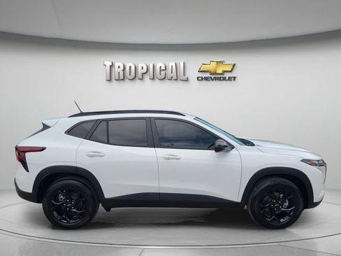 New 2026 Chevrolet Trax LT w/ Midnight Edition FWD image 6