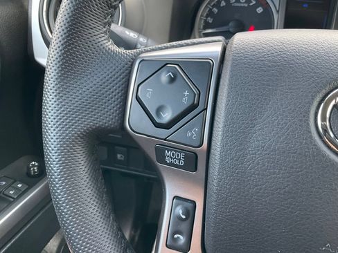 Used 2022 Toyota Tacoma SR5 AWD/4WD image 4