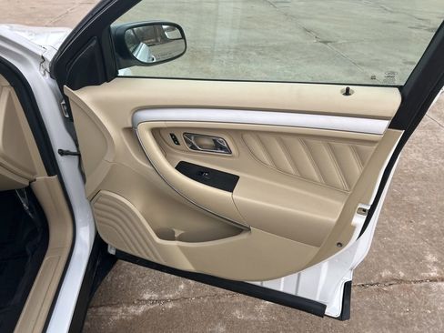 Used 2019 Ford Taurus SE image 22