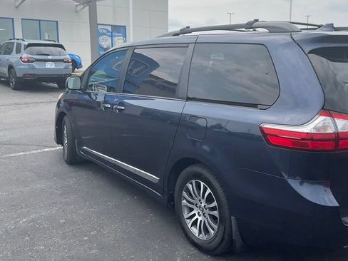 Used 2019 Toyota Sienna XLE w/ XLE Navigation Package FWD image 5