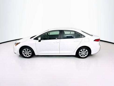 Used 2025 Toyota Corolla LE image 4