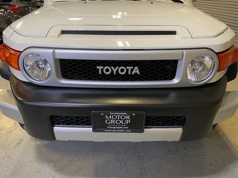 Used 2011 Toyota FJ Cruiser 4WD w/ Convenience Pkg image 12