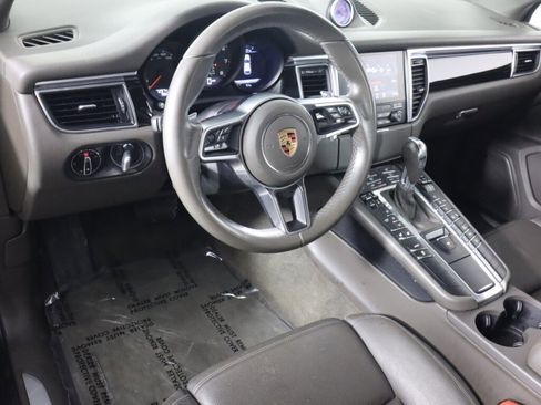 Used 2017 Porsche Macan Base image 9