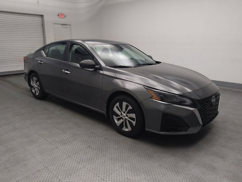 Used 2024 Nissan Altima 2.5 S FWD image 11