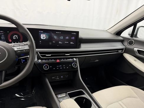 Used 2025 Hyundai Sonata SEL FWD image 16
