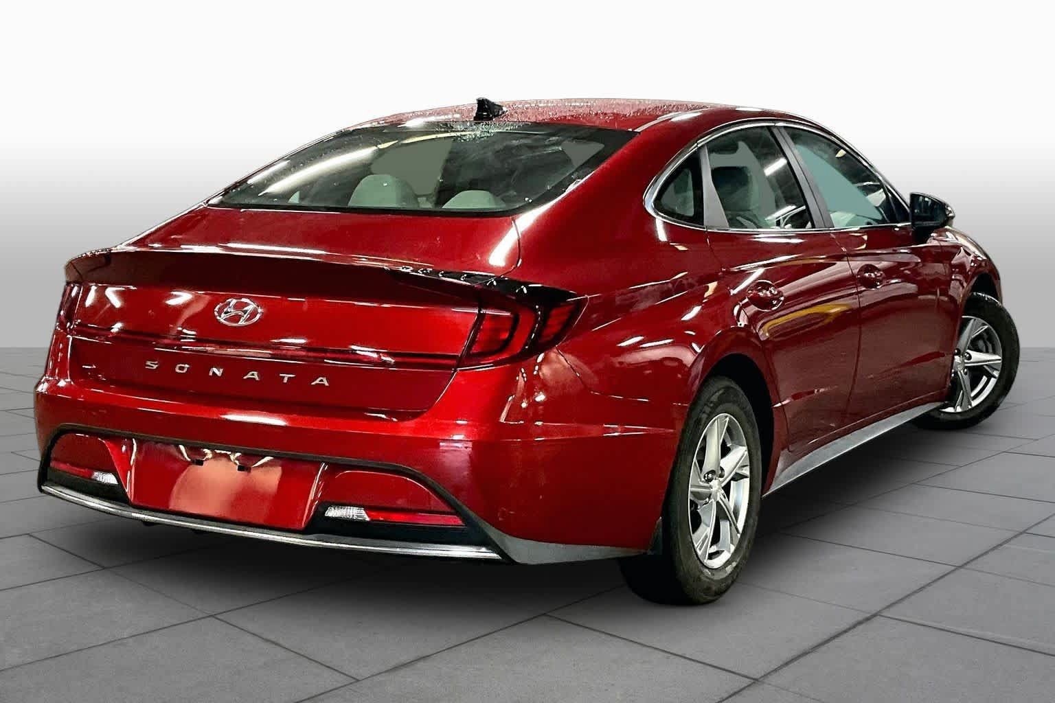 Used 2023 Hyundai Sonata SE w/ Preferred Accessory Package FWD image 13