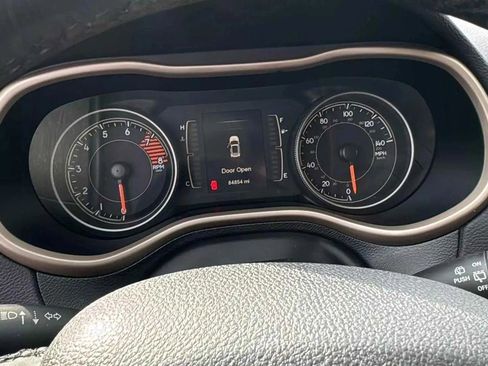 Used 2017 Jeep Cherokee Latitude w/ Comfort/Convenience Group image 21