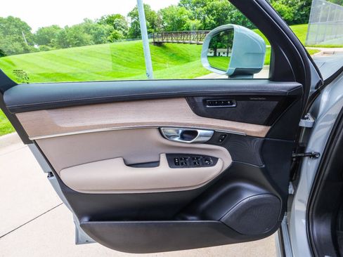 Used 2025 Volvo XC90 B5 Plus AWD/4WD image 39
