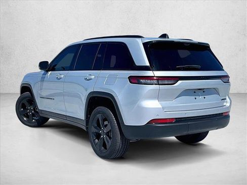 Used 2025 Jeep Grand Cherokee Limited w/ Luxury Tech Group II RWD image 13