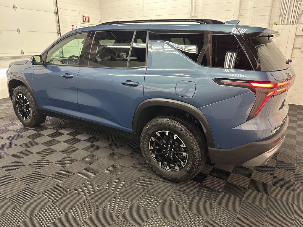 Used 2025 Chevrolet Traverse Z71 w/ Enhanced Driving Package AWD/4WD image 7