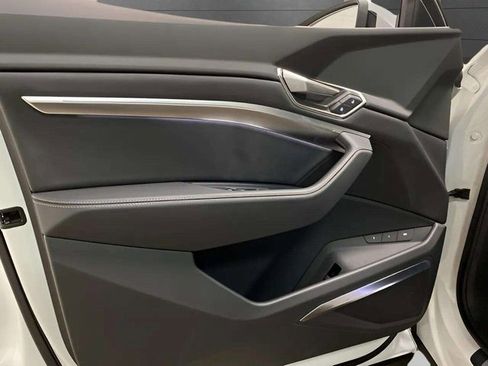 Used 2024 Audi Q8 e-tron Premium Plus w/ Premium Plus Package image 15