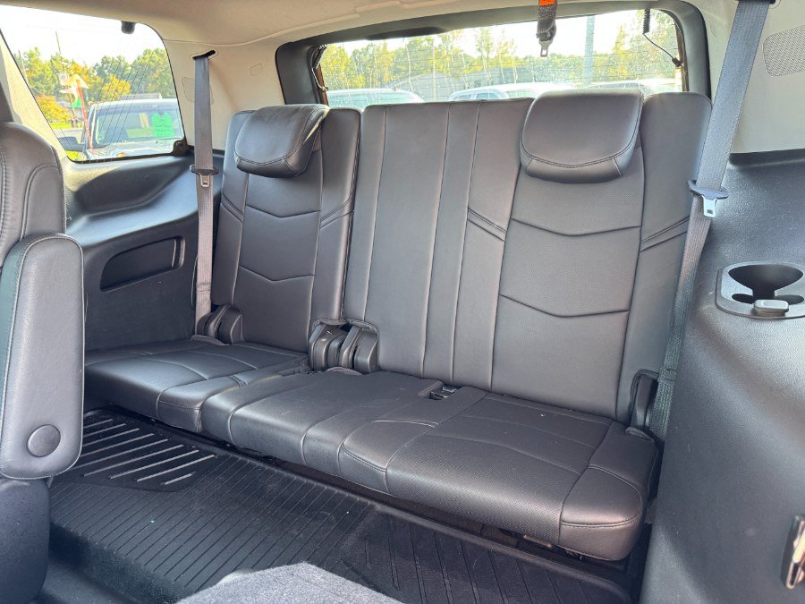 Used 2018 Cadillac Escalade Luxury AWD/4WD image 17