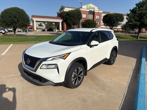 Used 2021 Nissan Rogue SV FWD image 6