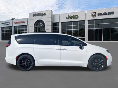 New 2026 Chrysler Pacifica Limited w/ S Appearance Package