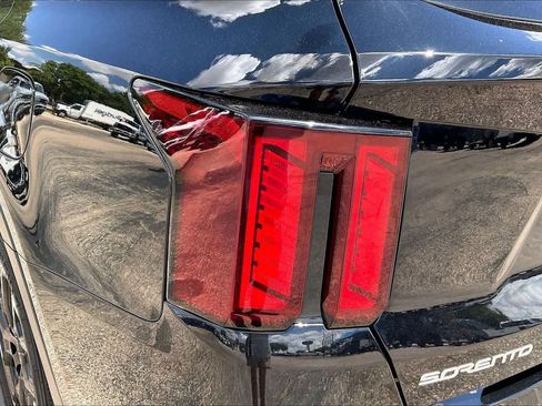 Used 2025 Kia Sorento S FWD image 27