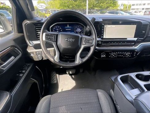 Used 2022 Chevrolet Silverado 1500 RST w/ Z71 Off-Road Package AWD/4WD image 17