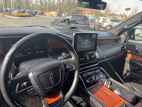 Used 2018 Lincoln Navigator L Reserve w/ Technology Package image 16