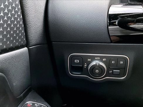 Certified 2025 Mercedes-Benz GLA 250 image 36